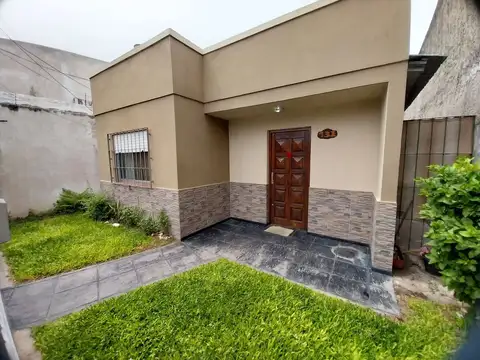 VENTA CASA 4 AMB CON PATIO Y JARDIN - QUILMES ESTE