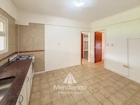Casa 5 AMBIENTES CON COCHERA - LOS TRONCOS