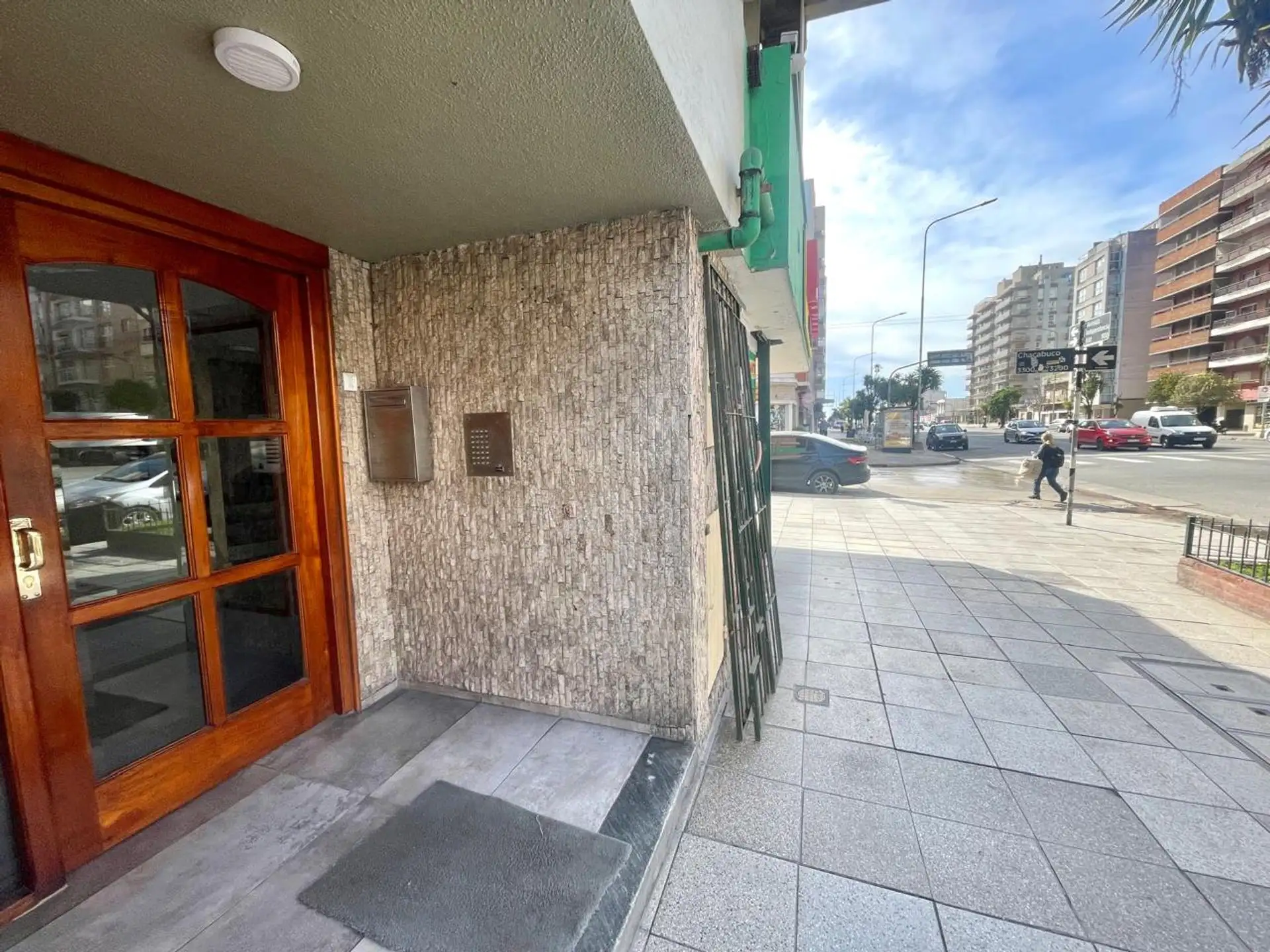 Venta departamento 2 ambientes al frente La perla