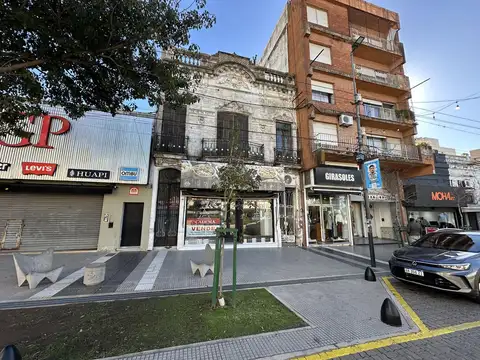 Local en plena Av. Rocca, Campana. Excelente oportunidad de inversión. Terreno de 373 m²