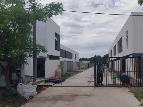 Casa Duplex en Don Carlos - Barrio Las Calas 505 bis entre 139 y 140