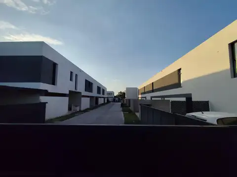 Casa Duplex en Don Carlos - Barrio Las Calas 505 bis entre 139 y 140