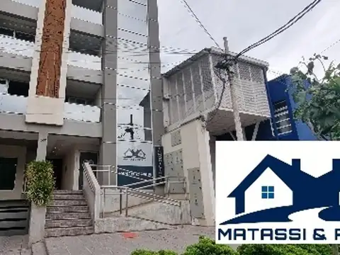 Av Reyes católicos 1500 local a la calle