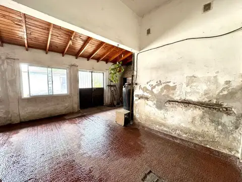 VENTA CASA MORÓN 5 AMBIENTES, MULTIFAMILAR  + DPTO. INDEPENDIENTE