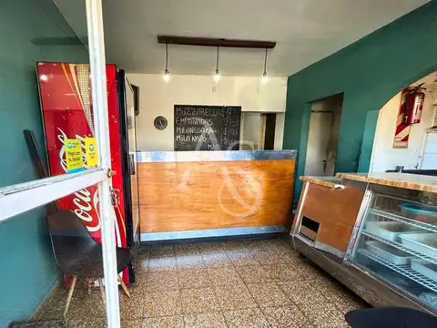 LOCAL SOBRE AVENIDA GASPAR CAMPOS