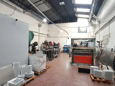 Galpon en Venta en Flores, USD 295.000