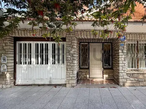 Venta de casa 4 ambientes en el barrio  San Juan, Mar del Plata.