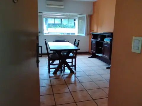 DEPARTAMENTO DE TRES AMBIENTES A RECICLAR LA MEJOR UBICACION