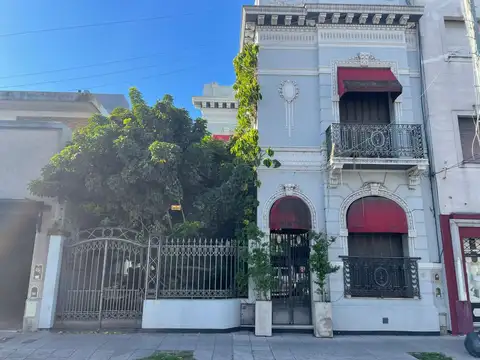 Casa estilo ingles en excelente estado en Quilmes centro