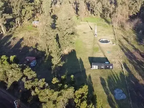 Excelente lote con mejoras en Etchegoyen