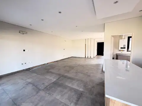 Casa a la venta en una planta sobre lote central en Santo Tomas, con pileta