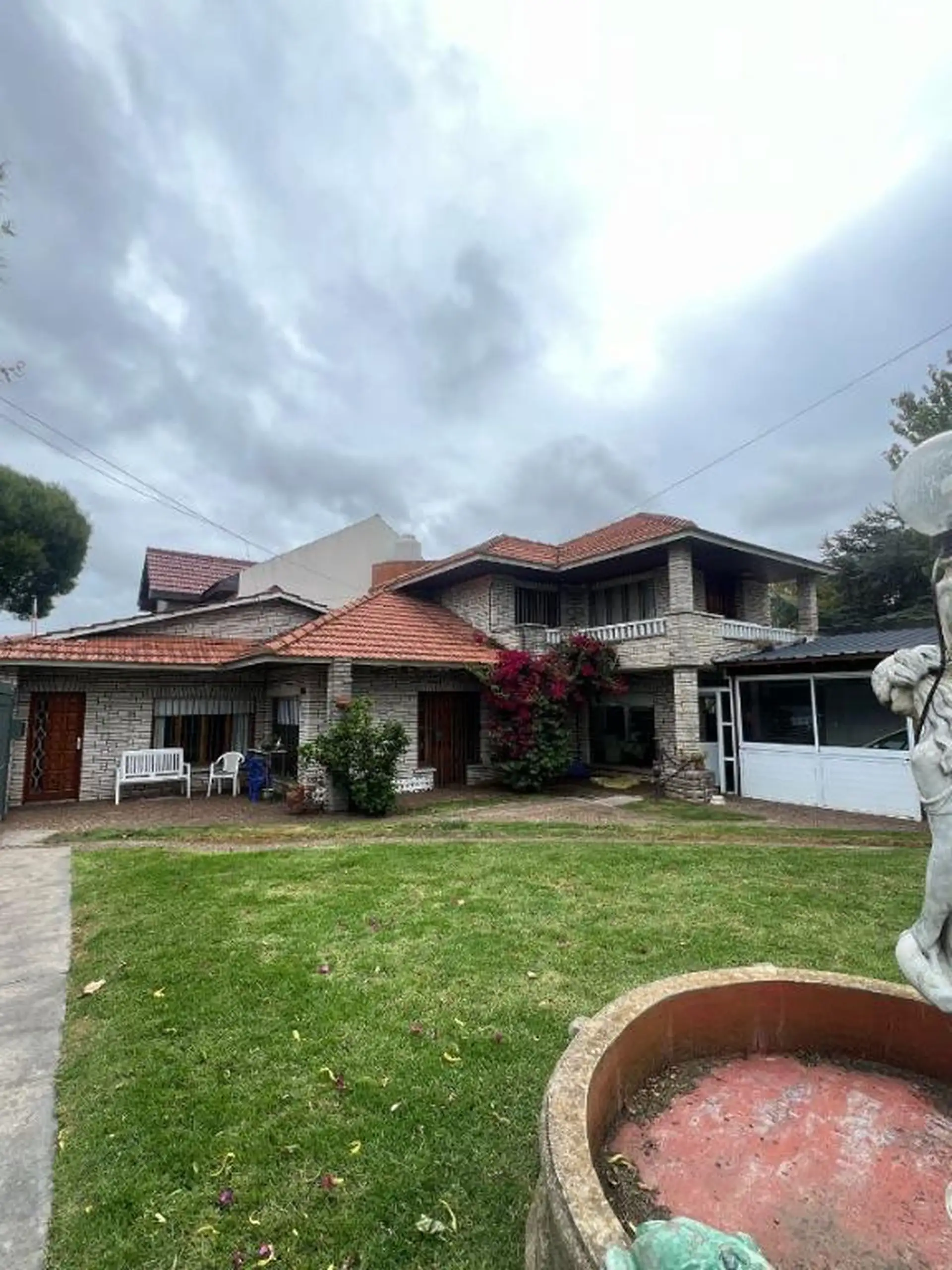 Venta Casa 6 Ambientes Jardin Parrilla Garage Barrio Constitucion