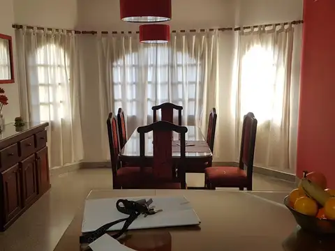 EXCELENTE CHALET 2 PLANTAS