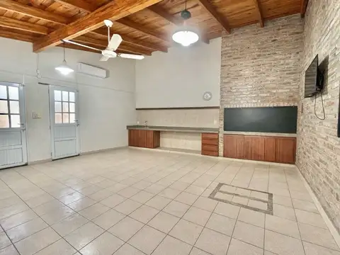 VENTA/ PERMUTA- Casa de dos dormitorios, con quincho y jardín- Cañada de Gómez, Santa Fe
