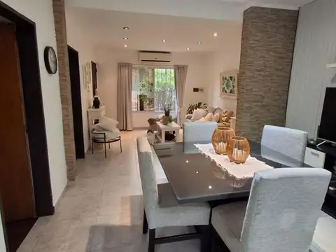 Casa en Venta con 3 cocheras