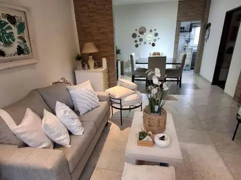 Casa 3 ambientes con 2 baños