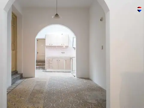 VENTA CASA 3 AMB  CON LOCAL A REFACCIONAR