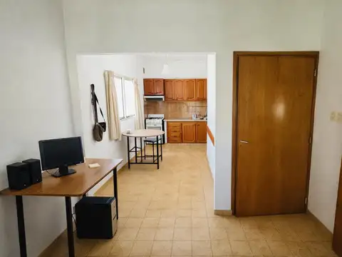 Duplex en 31 y 61. 2 dormitorios. Cochera