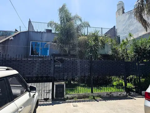 Casa en Venta con 3 cocheras