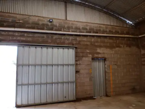 SE VENDE GALPON + 2 DPTOS ALQUILADOS. INVERSION RENTABLE 