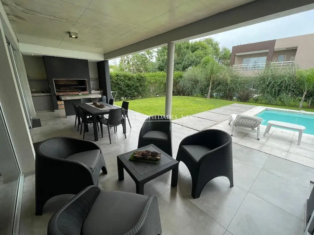 Casa en Altos de Hudson II de 4 dormitorios