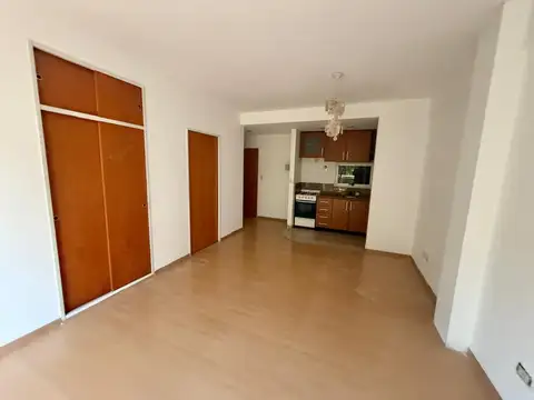 Muy buen monoambiente con balcón