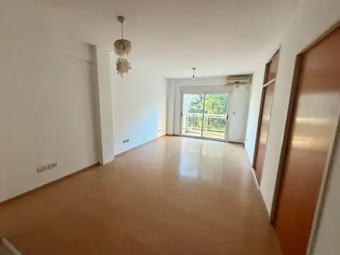 Muy buen monoambiente con balcón