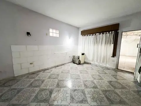 Casa 4 ambientes con 1 baño