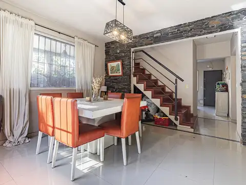Casa en Venta con 4 cocheras