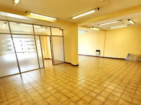 Oficina en Alquiler con 1 cochera