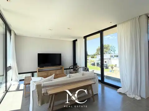 Casa 4 ambientes con 2 baños