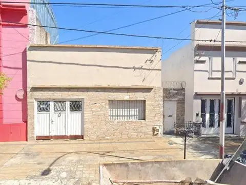 Casa en venta - 3 Dormitorios 2 Baños - Cochera - 382mts2 - Berisso