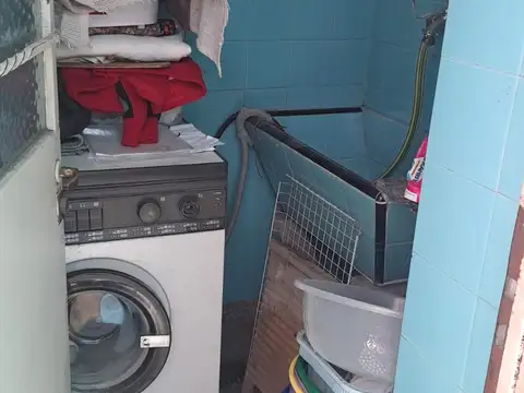 Casa en terreno propio en Parque Chacabuco a media cuadra Av José María Moreno