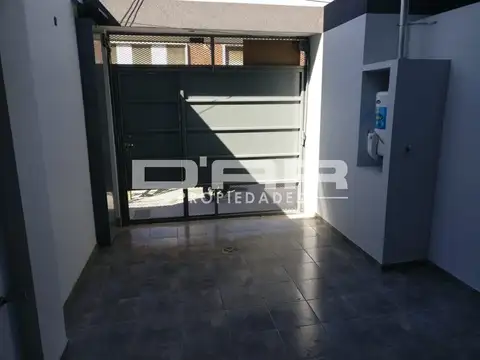 VENTA DEPARTAMENTO 2 AMBIENTES EN PLANTA BAJA AL FRENTE CON COCHERA/PATIO