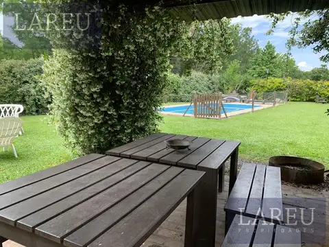 Casa 5 ambientes con 2 baños
