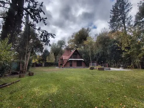 Casa en Alquiler con 4 cocheras