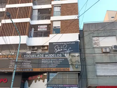 TRES AMBIENTES A LA CALLE . QUILMES CENTRO. APTO PROFESIONAL.