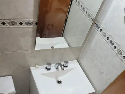 DUPLEX DE 3 AMBIENTES LATERAL , CON PATIO, SIN EXPENSAS
