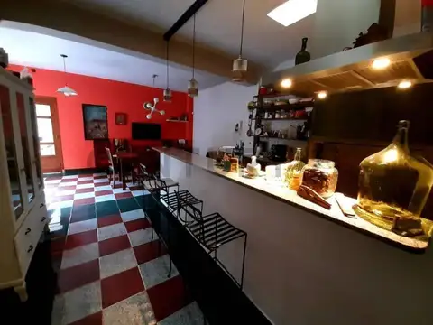 Oficina 8 ambientes con 4 baños