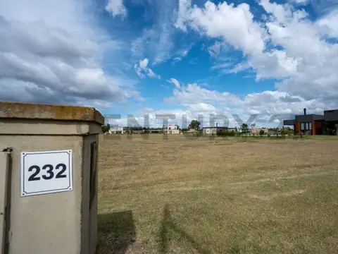 LOTE EN VENTA EN ÁREA 60
