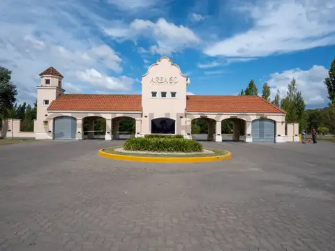 LOTE EN VENTA EN ÁREA 60