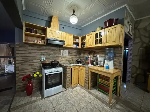 Casa 6 ambientes con 1 baño