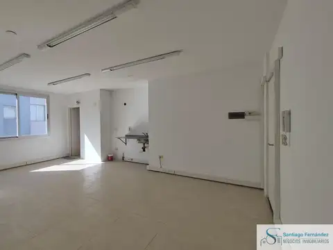 Oficina en alquiler 50 m2  1 despacho Office baño cochera Pilar