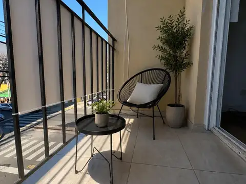 Pareja 3200, Piso 2