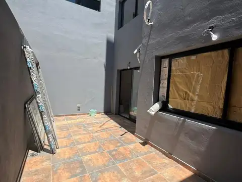 Carabobo 2200, Piso pb