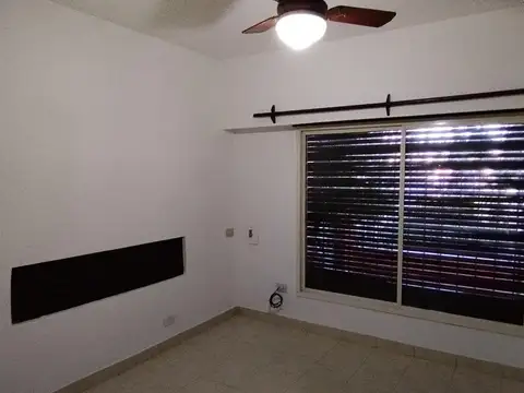 CASA DE TRES AMBIENTES EN MUY BUENA UBICACION