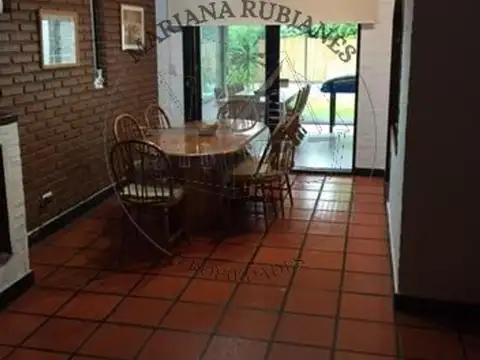 Casa 4 ambientes con 3 baños