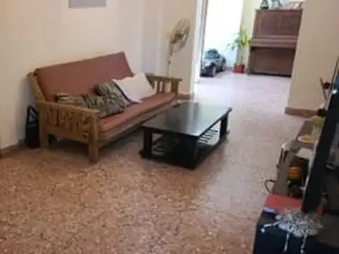 Casa 5 ambientes con 2 baños
