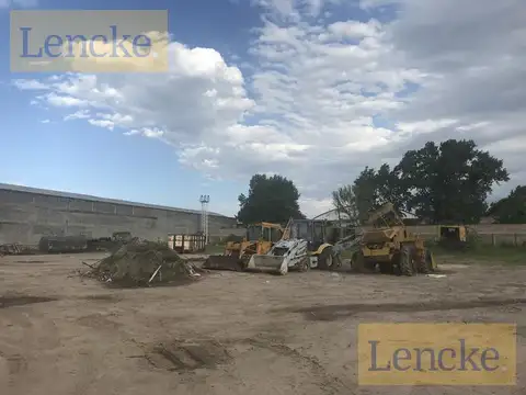 Gran fraccion en zona industrial frente al canal San Fernando, apta diversos usos, venta