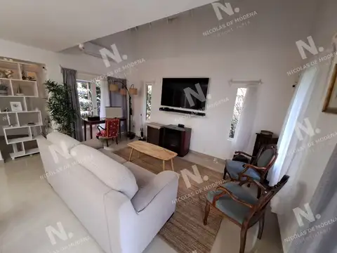 Hermosa Casa pegada al IC para vivir todo el año. Alquiler anual 3 dorm y Piscina